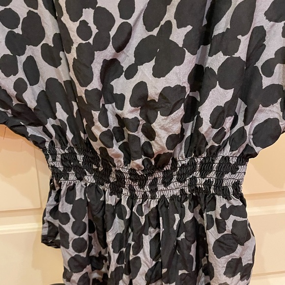 INC size 8 Ladies Sexy Print Blouse - Picture 2 of 5